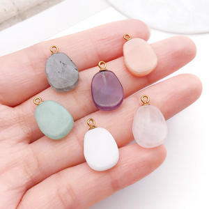 Colgantes de Piedras Preciosas Pulidas y Rodadas de Amatista Natural y Cuarzo Rosa Hechos a Mano para Accesorios de Llavero y Decoración de Mochilas - Product Image 1