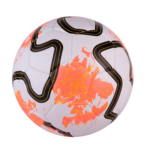 Balón de Fútbol Personalizado con Logotipo, Textura de Diamante Naranja, PVC, Cosido a Máquina, para Recreación Escolar, Venta al Por Mayor de Fábrica en Vietnam - Product Image 1