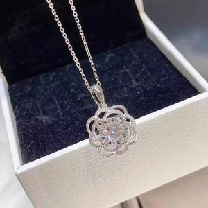 Collana con Ciondolo a Fiore in Cristallo per Donne, Catena Minimalista per Clavicola, Gioielli alla Moda - Product Image 1