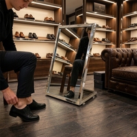 Miroir sur pied en acier inoxydable pleine longueur avec cadre inclinable, idéal pour les magasins de chaussures, les boutiques de présentation
