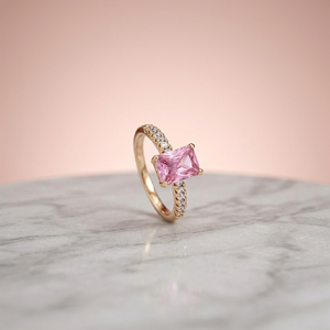Bague élégante en laiton plaqué or avec zircon rose, pierre de cristal taille émeraude rectangulaire, pour fiançailles et mariage, bijoux pour femmes - Product Image 1
