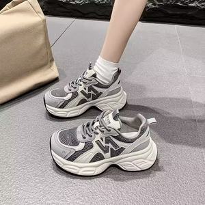 Zapatillas deportivas de mujer estilo coreano, novedad primavera 2025, transpirables, de malla, con cordones, a la moda, informales, que combinan con todo, con aumento de altura. - Product Image 5