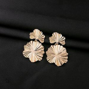 Pendientes de Fiesta Modernos de Acero Inoxidable con Diseño Geométrico Exagerado, con Forma de Corazón, Fruta y Flor, Chapados en Oro de 14K, Hechos a Medida para Mujer - Product Image 5