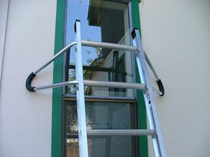 Supports de stabilisation pour échelles en aluminium avec coudes en mousse (conformes aux normes ANSI/OSHA, design moderne, revêtement poudré, vendus par paires) - Product Image 6