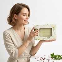 Boîte à savon de luxe recyclable en carton ivoire avec gaufrage à chaud doré, pelliculage brillant quadricolore, fermeture magnétique, forme ovale