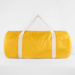 Logo d'équipe promotionnel personnalisé Baril économie 210D Polyester pliable en nylon léger voyage Gym fourre-tout sport sac polochon - Product Image 3