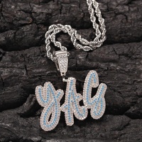 Bijoux hip-hop personnalisés Lettres d'écriture cursive Zircon cubique glacé Nom personnalisé Collier Hommes Rappeur Connecté Lettre Pendentif