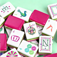 Jeu de tuiles de mahjong américain personnalisé en acrylique rouge rose de luxe, tuiles de Mahjong pour soirée de jeu en famille, fête, voyage, cadeau
