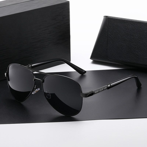 <span class=keywords><strong>Gafas</strong></span> <span class=keywords><strong>de</strong></span> Sol Deportivas <span class=keywords><strong>Polarizadas</strong></span> TAC con Marco Metálico <span class=keywords><strong>de</strong></span> Calidad, Protección UV400, Fotocromáticas para Conducir <span class=keywords><strong>de</strong></span> Día y <span class=keywords><strong>de</strong></span> Noche, Diseño <span class=keywords><strong>de</strong></span> Doble Puente Tipo Piloto para Hombre - Product Image 2