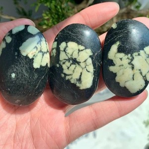 Hot Selling Crystal Natural Healing Stone Peony Stone Palm Stone for Home Decoration - Product Image 4