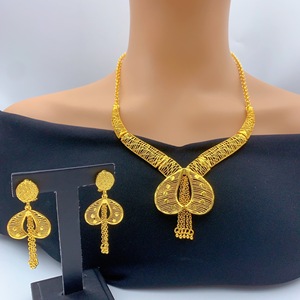 Offre Spéciale : Parure <span class=keywords><strong>de</strong></span> Bijoux <span class=keywords><strong>de</strong></span> Luxe Plaqué Or 24K, Motif Fleurs Africaines, pour Mariage (Collier et Boucles d'Oreilles) - Product Image 5