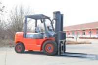Fabricant chinois OEM/ODM Chariot élévateur diesel 3 tonnes à pneus pleins pour usage intérieur avec options d'outils personnalisables Goodway Zebra Mât à deux étages