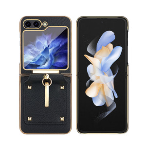 Lujo para <span class=keywords><strong>Samsung</strong></span> <span class=keywords><strong>Z</strong></span> <span class=keywords><strong>Flip</strong></span> 5 Ring Case PU Cuero Oro Negro Diseño Stock Película a prueba de golpes Teléfono móvil de moda - Product Image 2