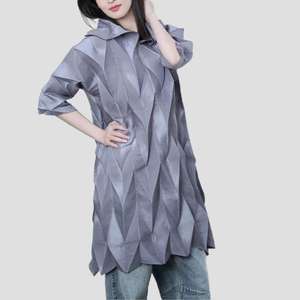 Gabardina Plisada Color Rojo Rosa para Mujer, Textura de Rombo, Holgada, Larga, Ecológica, Transpirable, Ropa de Verano, Venta al Por Mayor - Product Image 2