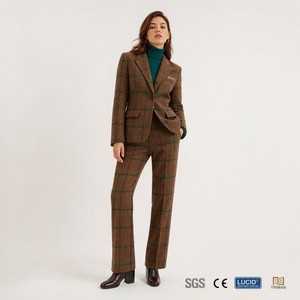 Ensemble <span class=keywords><strong>tailleur</strong></span> <span class=keywords><strong>pantalon</strong></span> pour femme, coupe droite, blazer à revers crantés, <span class=keywords><strong>pantalon</strong></span> droit, motif écossais en tweed, personnalisable avec logo - Product Image 1