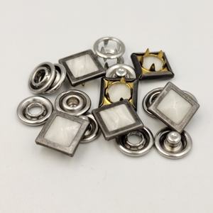 थोक 4 भाग 11 मिमी वर्ग प्रंग के लिए पिरामिड स्टड - Product Image 3