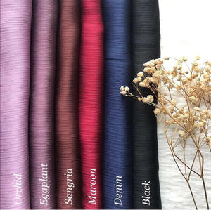 2025 Sharut yeni malezya Tudung bayanlar kırışık düz renk saten krep eşarp şal Wrap müslüman kadınlar pileli leke ipek hicap - Product Image 3