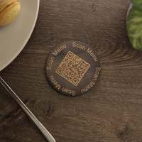 Panneau de table rond en bois moderne personnalisé avec code QR, menu gravé, logo personnalisé pour restaurant, café, affichage Wi-Fi