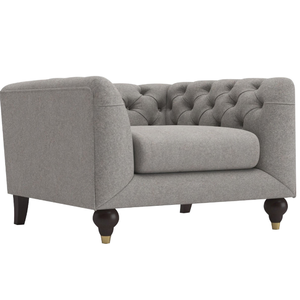 Fauteuil Chesterfield Daals Ashby avec revêtement en chenille grise et pieds foncés distinctifs. - Product Image 2