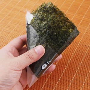 แผ่นสาหร่ายโนริแบบพิเศษสำหรับทำข้าวปั้น 100 แผ่น อบสดใหม่ บางและแข็งแรง ไม่ฉีกขาดเมื่อห่อข้าวปั้น - Product Image 4