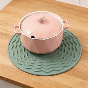 Tapis en silicone personnalisé classique résistant à la chaleur, de qualité alimentaire, support de pot, tapis de séchage multifonctionnel, set de table pour la table à manger - Product Image 1