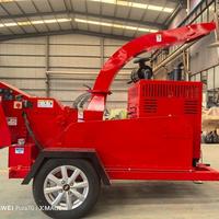 Broyeur de bois mobile de type remorque pour l'entretien des vergers et des bandes vertes routières