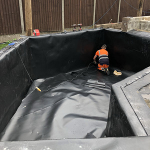 Yüksek Performanslı 1mm HDPE Geomembran, Açık Hava Balık Yetiştiriciliği İçin Yüksek Jeoteknik Güçlendirme - Product Image 1