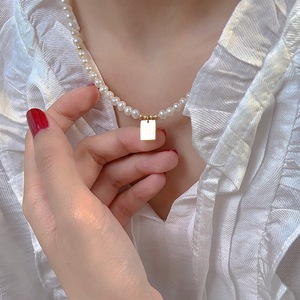 Collier en perles naturelles carrées GoodLuck, personnalisé, tendance, avec un design de niche de luxe léger, style cool - Product Image 1