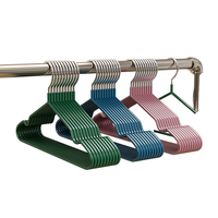 Cintres de placard antidérapants en métal Couverture en PVC Conception peu encombrante pour garde-robe Magasin de vêtements Chaussures Salle de bain Salon Supermarché
