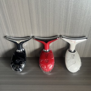 Masseur Visage et Cou Breveté Best-Seller, 3 Couleurs, Sans Fil, Rechargeable, <span class=keywords><strong>Appareil</strong></span> de Beauté <span class=keywords><strong>pour</strong></span> Sculpter le Visage, Réduire les Rides et le <span class=keywords><strong>Double</strong></span> <span class=keywords><strong>Menton</strong></span> - Product Image 4