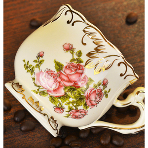 <span class=keywords><strong>Set</strong></span> <span class=keywords><strong>da</strong></span> Tè e <span class=keywords><strong>Caffè</strong></span> in Porcellana di Lusso Stile Reale Europeo con Motivi Floreali Colorati e Piattino - Product Image 6