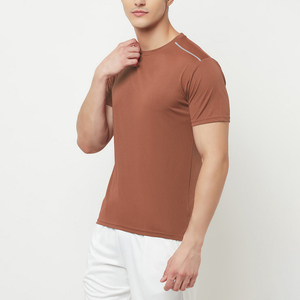 True Classic Tees Premium Camiseta ajustada para hombre Camiseta clásica Premium para hombre Camisetas transpirables y de secado rápido - Product Image 3