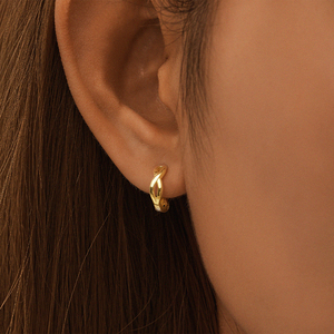 Boucles d'oreilles créoles en argent sterling 925 plaqué or 18 carats, motif chiffre huit 8, style minimaliste populaire - Product Image 3
