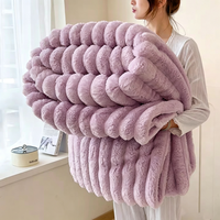 Couverture en fausse fourrure de lapin 260 GSM, couverture en peluche à rayures bulles, couverture chaude et confortable pour chambre à coucher, canapé, maison, logo personnalisé, taille sur mesure