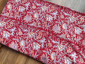 Tela de Algodón Estampada a Mano con Diseño Floral Rojo |   Textiles Artesanales Indios para Confección de Ropa, Costura, Acolchado y Prendas Étnicas - Product Image 3