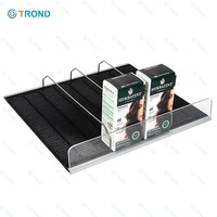 Étagère à rouleaux d'alimentation par gravité pour boissons de supermarché Refroidisseur d'affichage en plastique avec séparateur pour boissons Organisation de refroidissement supérieure