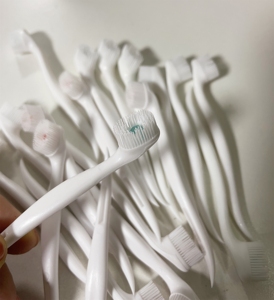CE Certified Portable Travel Toothbrush Disposable Mini Fresh <b>Brushes</b> Strawberry Peach Flavor Pre-Pasted Beauty Personal Care - Product Image 4