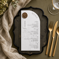 Carte de menu de mariage personnalisée de luxe avec motif floral en relief, sceau de cire, papier fantaisie, impression offset pour événements élégants