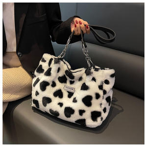 Sac à bandoulière en peluche pour femme, fourre-tout, <span class=keywords><strong>portefeuille</strong></span> en fourrure avec amour, tendance hiver 2022 - Product Image 5