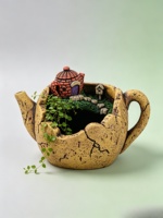 Jardinière en résine en forme de théière de jardin féerique, pot à fleurs miniature en forme de théière cassée, conteneur décoratif pour plantes de micro-paysage extérieur