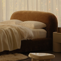FERLY Cadre de lit moderne minimaliste en tissu bouclé vert olive, tête de lit incurvée à profil bas, lit plateforme taille Queen
