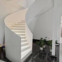 Escalier en spirale intérieur personnalisé en acier et bois, style luxe léger
