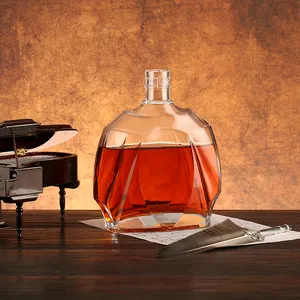 カスタマイズ可能な製品シンプルなフラットクリア空の酒ミニビーシガーケース酒瓶すりガラス