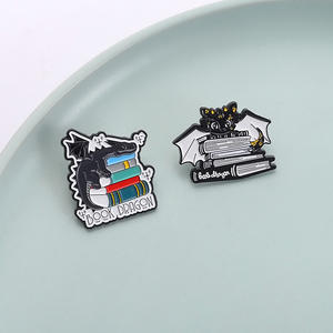 كتاب قراءة التنين الأسود الأنيق دبوس مضحك قوطي أنيمي حرف المينا هدية الحرف المعدنية - Product Image 2