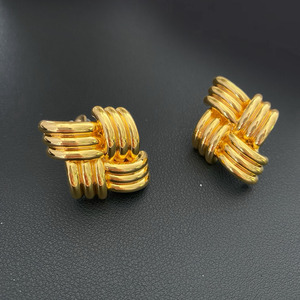 Nuevas Joyas y Accesorios de Estilo Vintage, Pendientes de Clip Geométricos con Relieve de Diamantes y Rayas, para Regalos de Fiesta para Mujeres - Product Image 2