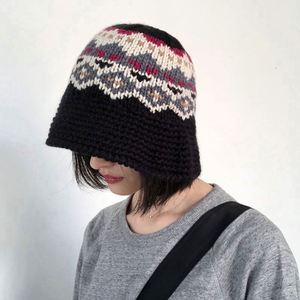 Gorro de Pescador Tejido a Mano con Diseño Retro Coreano Jacquard, Gorro de Ganchillo Grueso con Borde Enrollado - Product Image 6