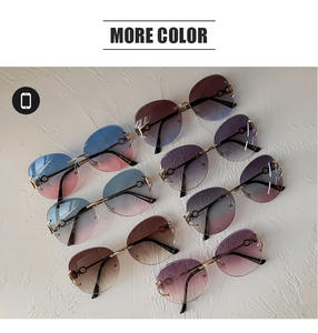 Venta caliente sin marco Cut <span class=keywords><strong>Fox</strong></span> Head <span class=keywords><strong>Gafas</strong></span> <span class=keywords><strong>de</strong></span> <span class=keywords><strong>sol</strong></span> Moda europea y americana Red Marine Butterfly <span class=keywords><strong>Gafas</strong></span> - Product Image 3