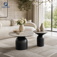 Ensemble de tables basses rondes de qualité professionnelle avec plateau en pierre de quartz de 15 mm et base en métal noir mat, mobilier pour projets hôteliers, vente en gros