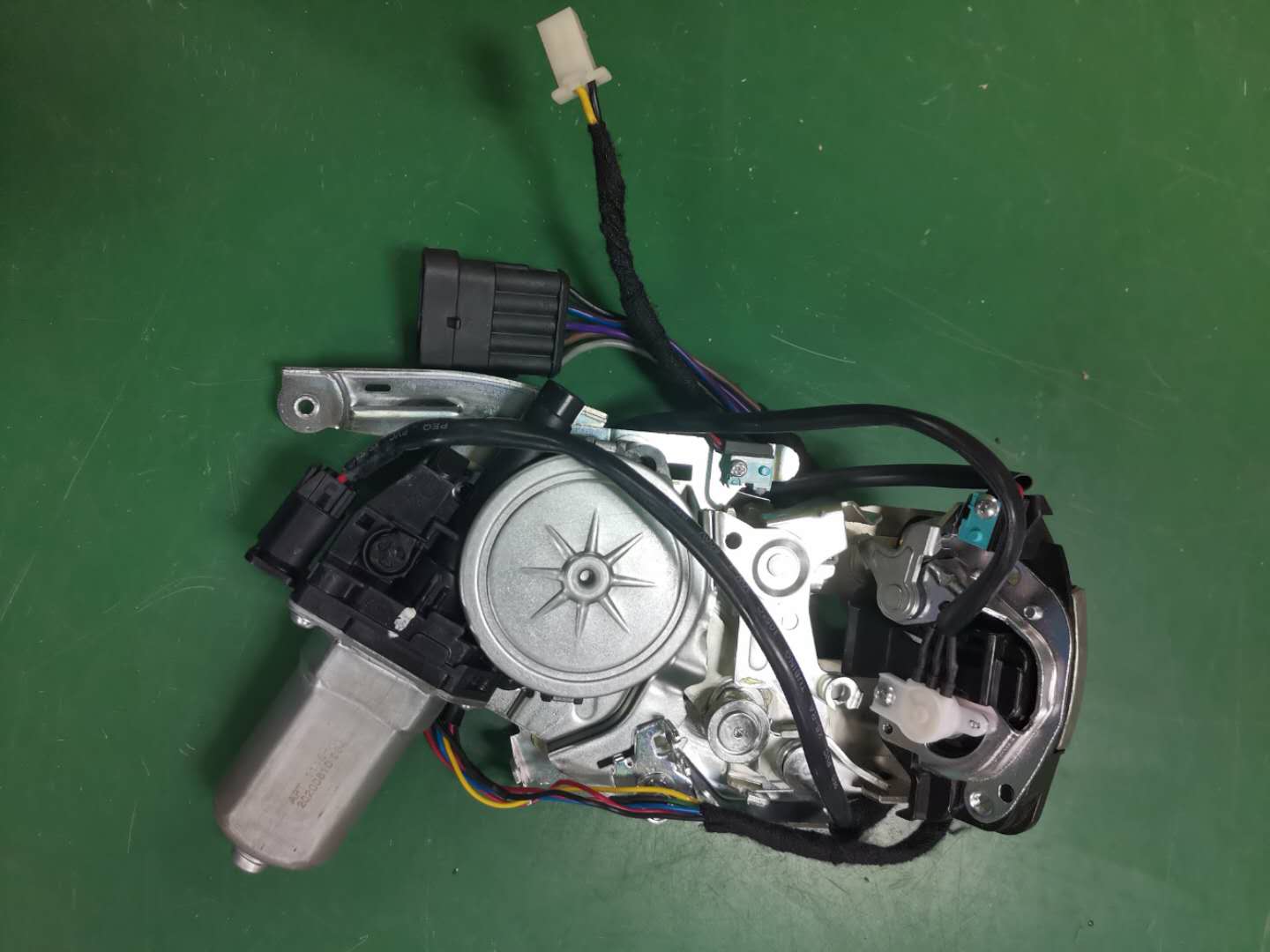 Right sliding door lock machine latch with cable for toyota