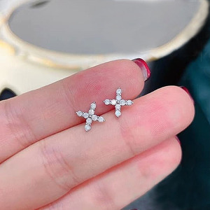 Orecchini a Perno a Forma di X con Cristalli per Donne, Accessori di Moda Minimalisti ed Eleganti per Uso Quotidiano - Product Image 3